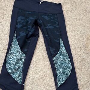 Lululemon Athletica Navy and Teal Patterned capri